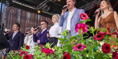 Neatkarības atjaunošanas dienas svētku koncerts “Citādi ceļi” Rātslaukumā