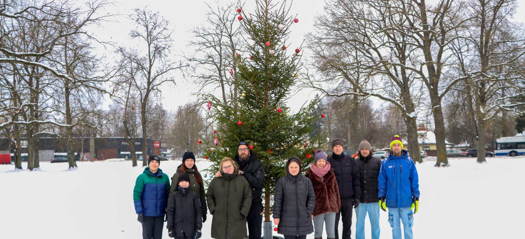 Egles rotāšana un iedegšana Ēbelmuižas parkā