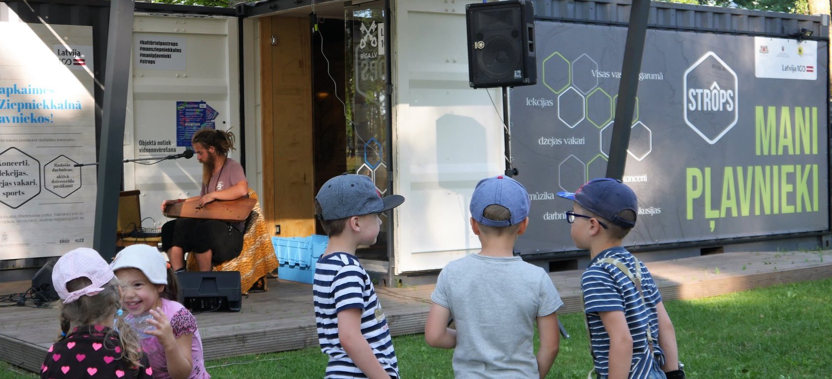 Pļavniekos šogad pirmo reizi vasaras sezonā darbojas mobilā kultūrtelpa “Strops”