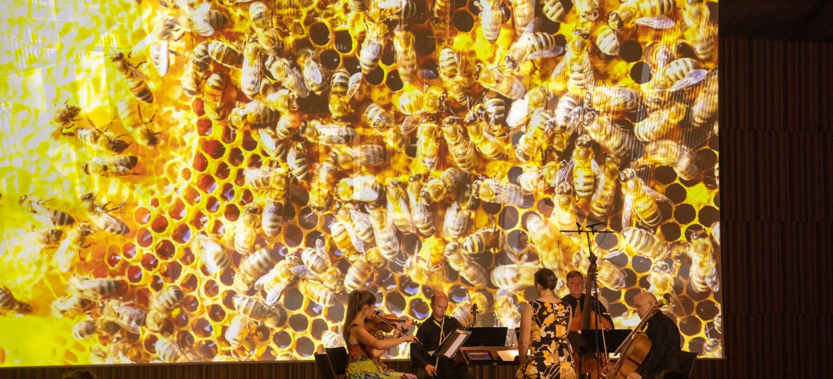 Mežaparka Lielajā estrādē tika atzīmēta Bišu diena