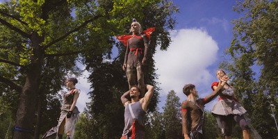 Projekts "Divi9" pārsteidz Rīgas iedzīvotājus ar "pop-up" perfromancēm pilsētvidē