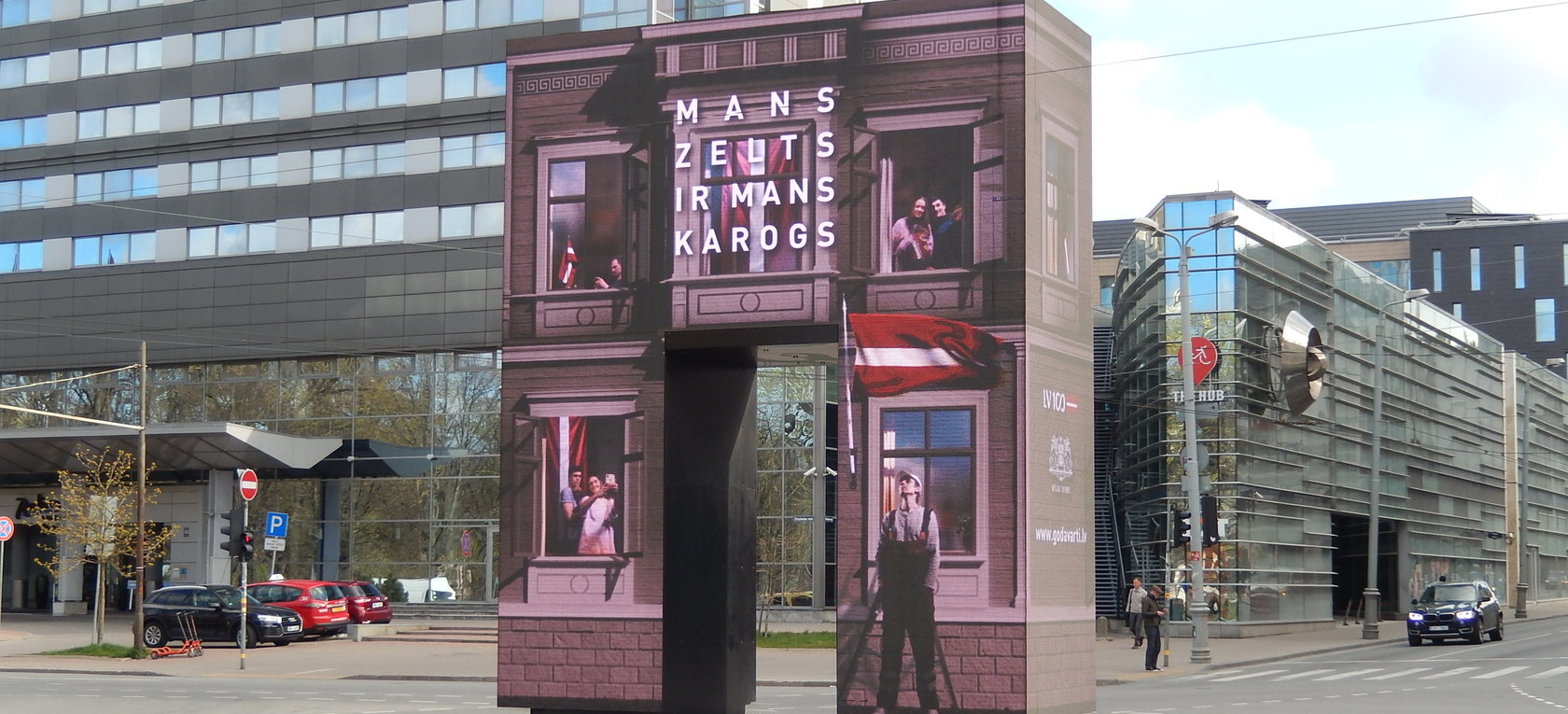 "Goda vārtos" svētku laikā stāsts par Latvijas valsts karogu