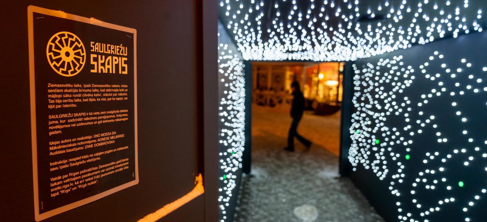 Vides instalācija Vērmanes dārzā "Ziemassvētku skapis"