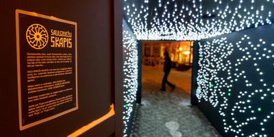 Vides instalācija Vērmanes dārzā "Ziemassvētku skapis"