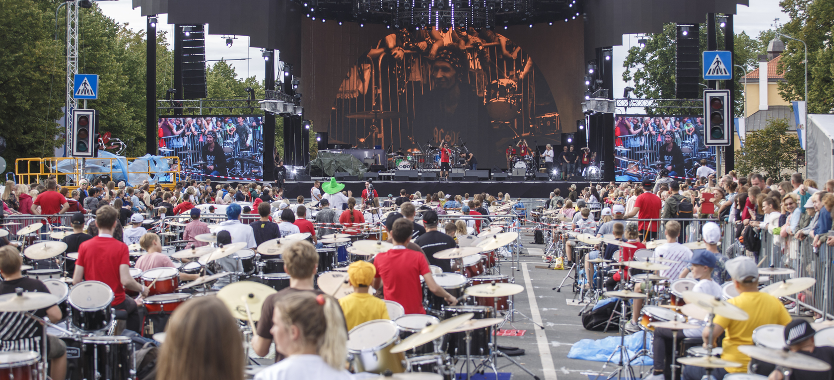 Rīgas svētku trešajā dienā norisinājās vērienīgs bundzinieku samits 