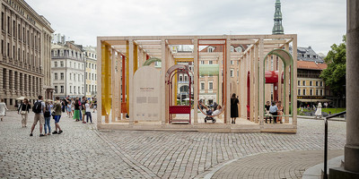 Doma laukumā atklātā interaktīvā lasītava 