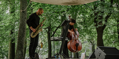 Koncerts ar Miku Soloveju un Staņislavu Judinu Viesturdārzā