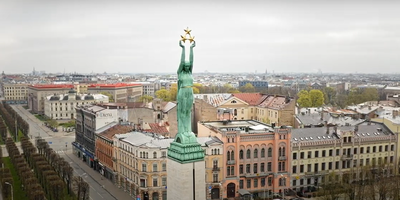 Kompozīcija "Ziedu Latvija" #paliecmājās laikā